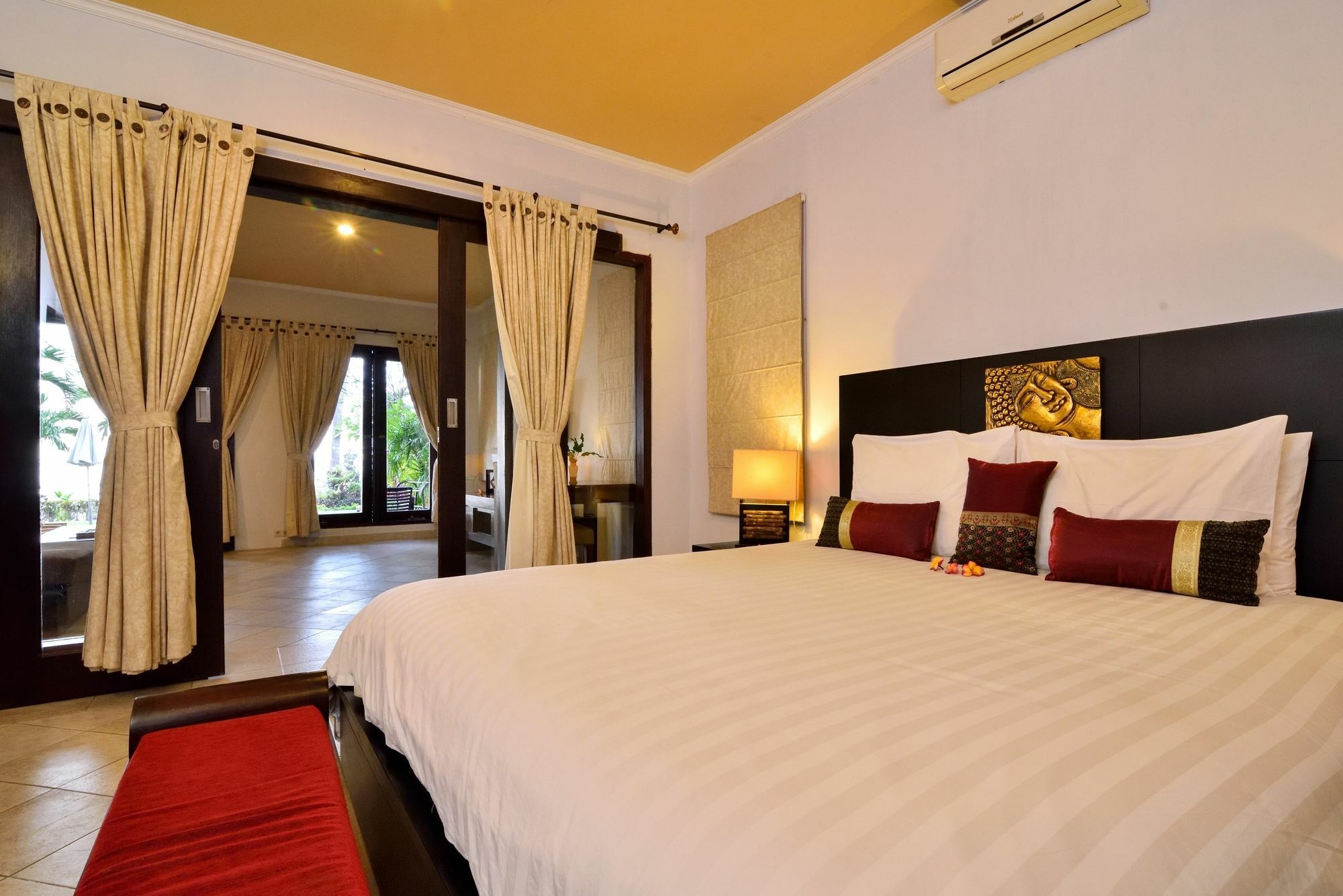 Dolphin Beach Bali Ловина Экстерьер фото