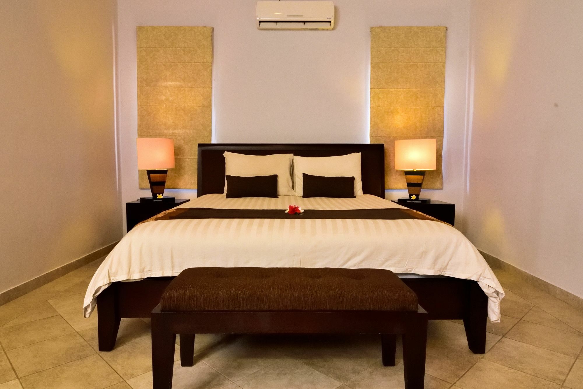 Dolphin Beach Bali Ловина Экстерьер фото