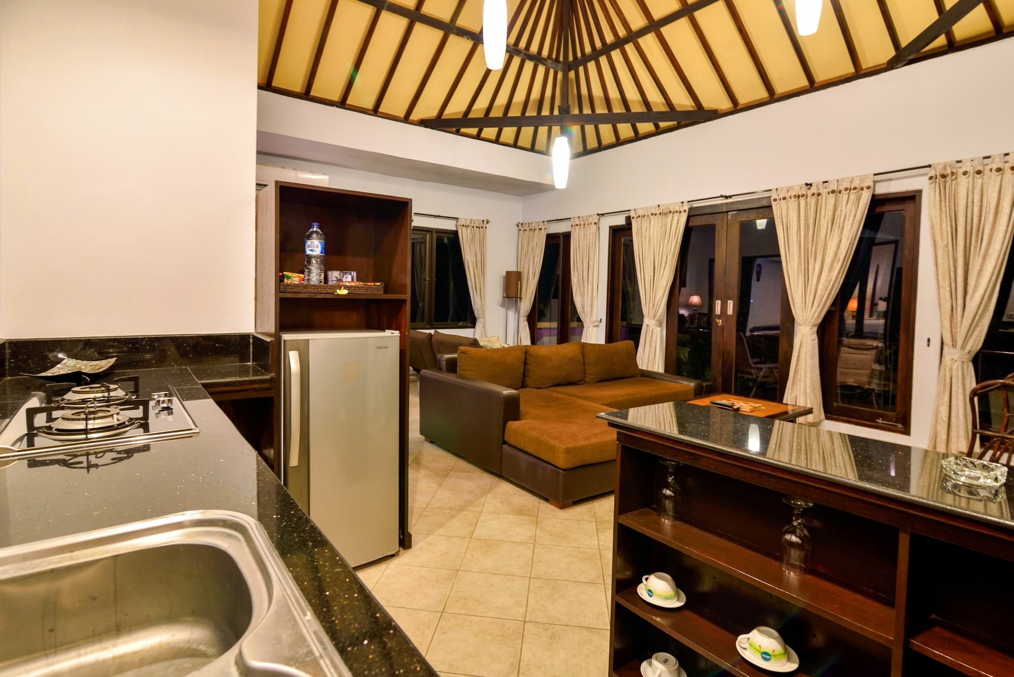 Dolphin Beach Bali Ловина Экстерьер фото